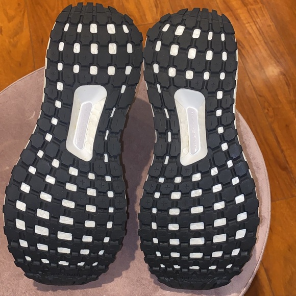 ADIDAS BY STELLA MCCARTNEY
ULTRABOOST X ALL TERRAIN S. Size 8.5 - Picture 4 of 6